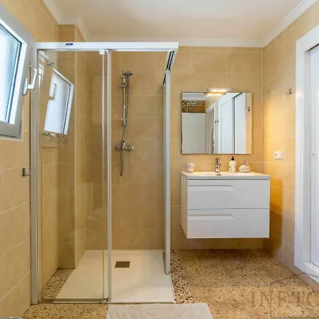 Inftour La Fustera Hébergement de vacances *