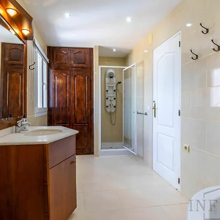 Inftour La Fustera בית נופש *