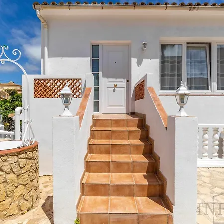 Inftour La Fustera Hébergement de vacances *