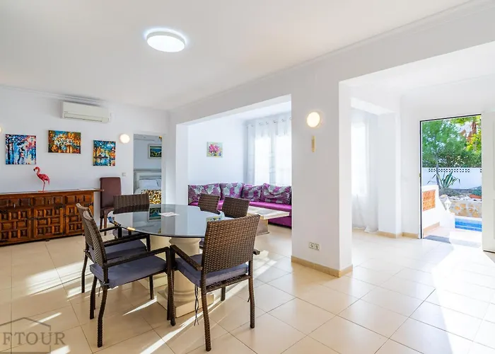 Inftour La Fustera Holiday home *